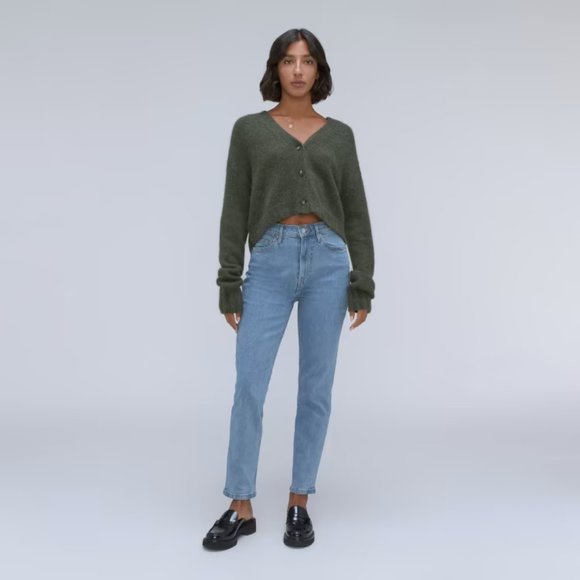 EVERLANE Curvy Cheeky Jean Cropped in Stone-Washed Sky - Picture 1 of 9